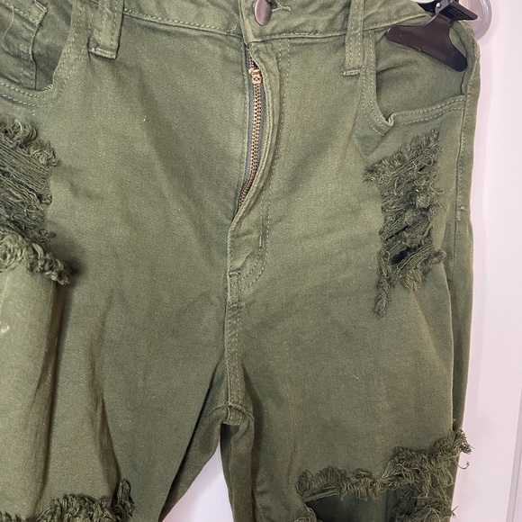 Ripped pants - Picture 5 of 6